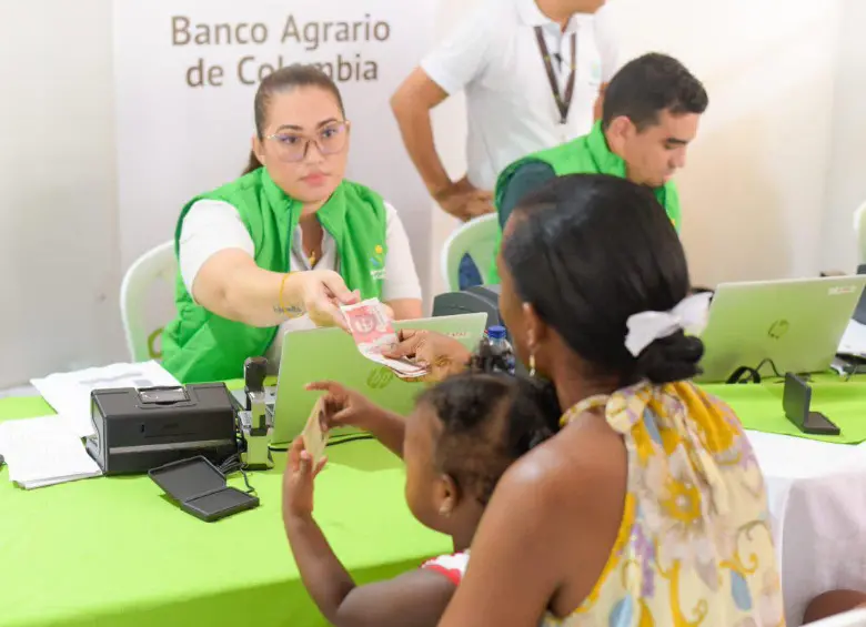 Beneficiarios de Renta Ciudadana retiran su subsidio en puntos autorizados. Consulta aquí cómo acceder a los pagos de marzo 2025. FOTO: Cortesía.