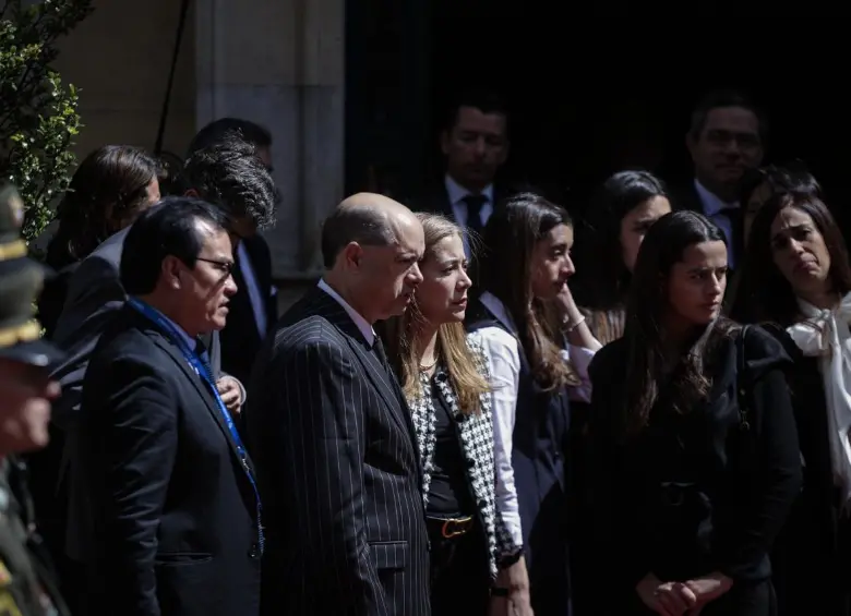 El hermano de Germán Vargas, Enrique Vargas Lleras, asistió a las honras fúnebres en el Palacio de San Carlos. FOTO: Colprensa.