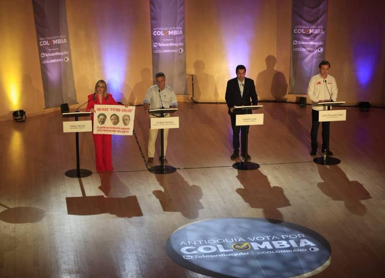 Los candidatos Aníbal Gaviria, Vicky Dávila, Juan Manuel Galán y David Luna. FOTO: Camilo Suárez, EL COLOMBIANO