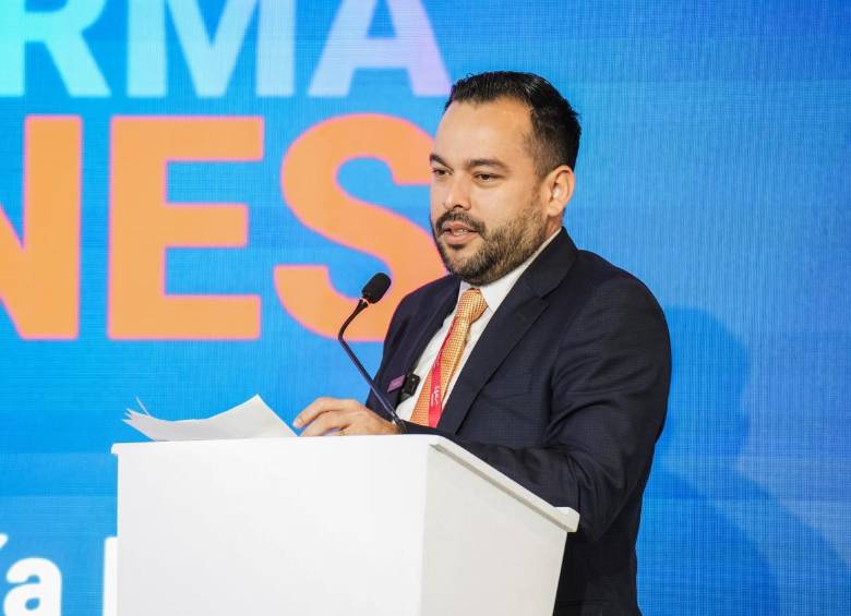 El ministro Edwin Palma también anunció que el Gobierno revisará la propuesta de Asocodis para que la reducción en el pago de subsidios se aplique según el nivel de consumo. Foto: Cortesía MinEnergía