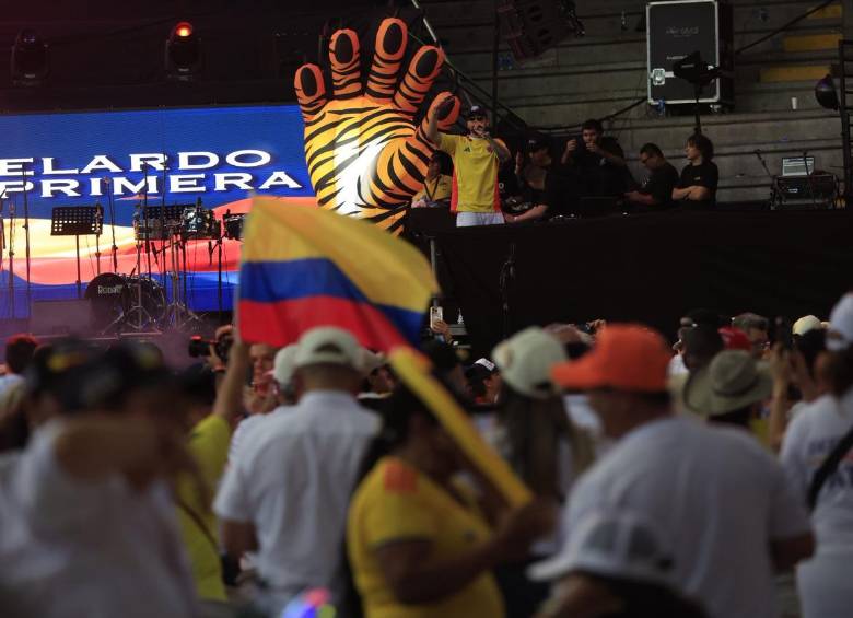 Hasta el momento, el candidato no ha salido a la tarima. Foto: Camilo Suárez