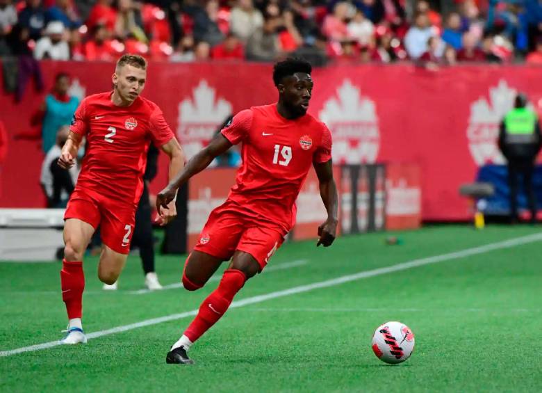  Alphonso Davies, quien es compañero de Luis Díaz en el Bayern, lidera a la selección de Canadá en el Mundial. FOTO AFP