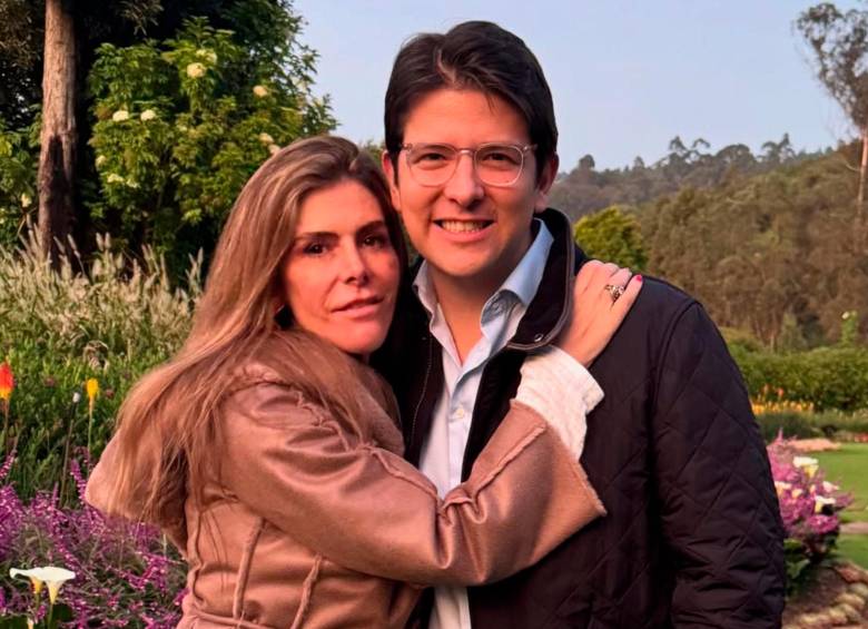 María Carolina Hoyos y su hermano, Miguel Uribe. FOTO: Tomada de Instagram @mcarolinahoyost