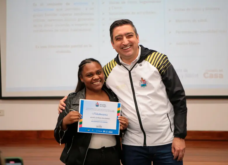 Alcalde Diego Torres durante la entrega de subsidios de mejoramiento de vivienda. FOTO: Cortesía. 