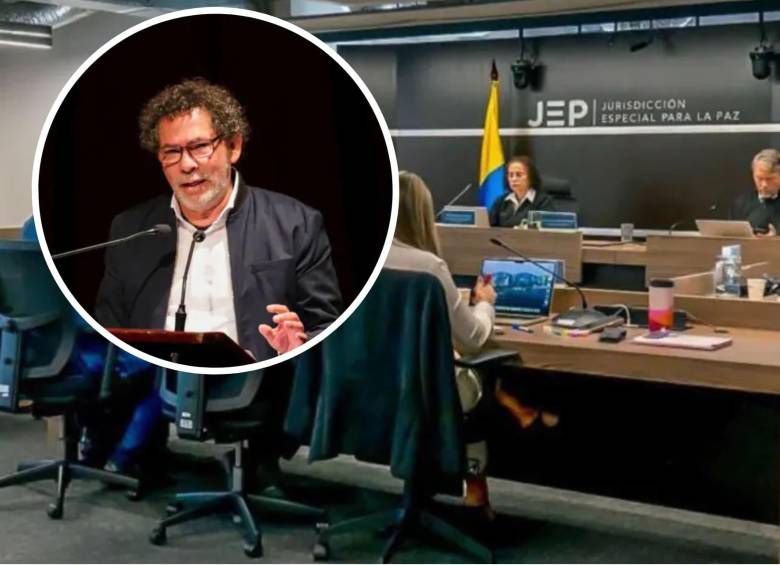 En la imagen, a la izquierda, Pastor Alape, excomandante de las extintas FARC y hoy dirigente del partido Comunes. Foto: Colprensa