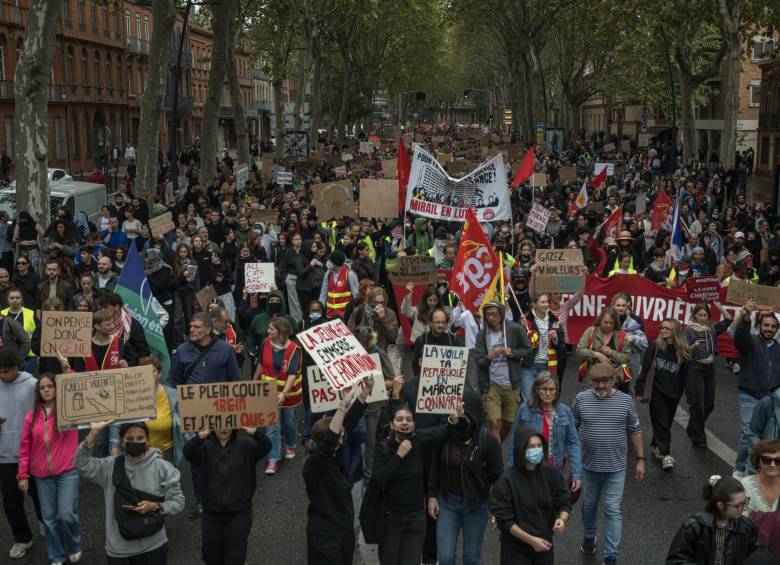 Francia arde en nueva jornada de disturbios por el costo de vida: más de 400 detenidos