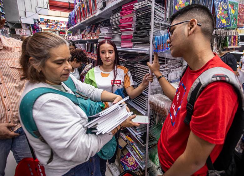 El aumento del precio de los cuadernos supera el 400% frente a 2022, según Fenalco. FOTO Carlos Velásquez