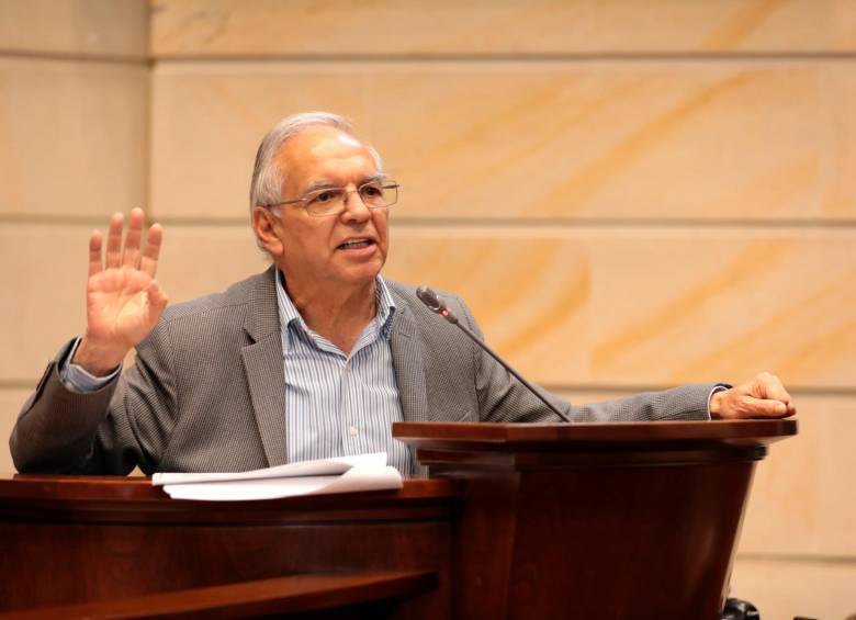 El ministro de Hacienda, Ricardo Bonilla, se dirigió ante la Comisión Séptima del Senado.