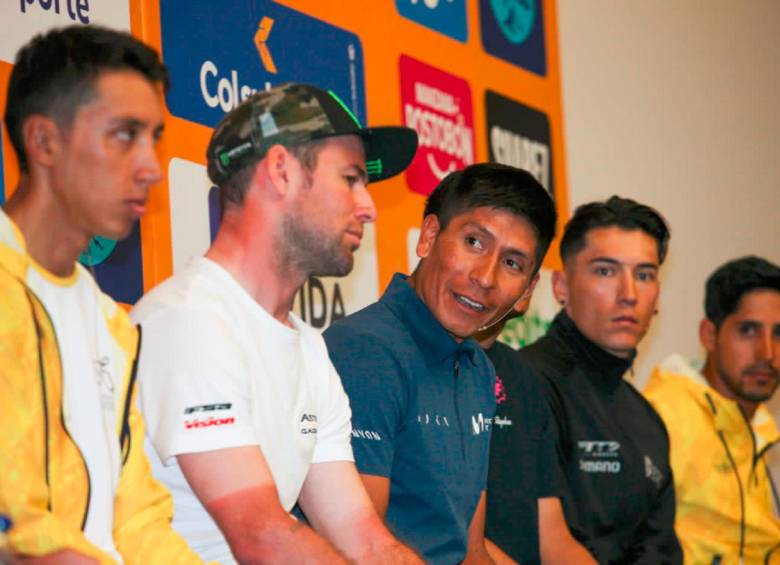 Nairo (azul) está feliz de poder volver a estar al lado de los grandes corredores del pelotón. FOTO X-MOVISTAR