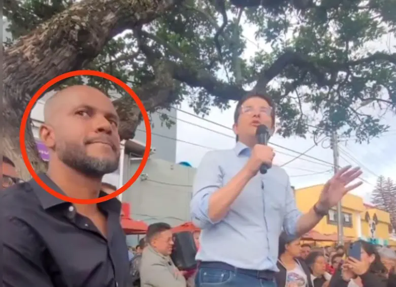 Víctor Mosquera es el edil de la localidad de Fontibón que estaba con el precandidato Miguel Uribe en el trágico 7 de junio. FOTO: Captura de video redes sociales