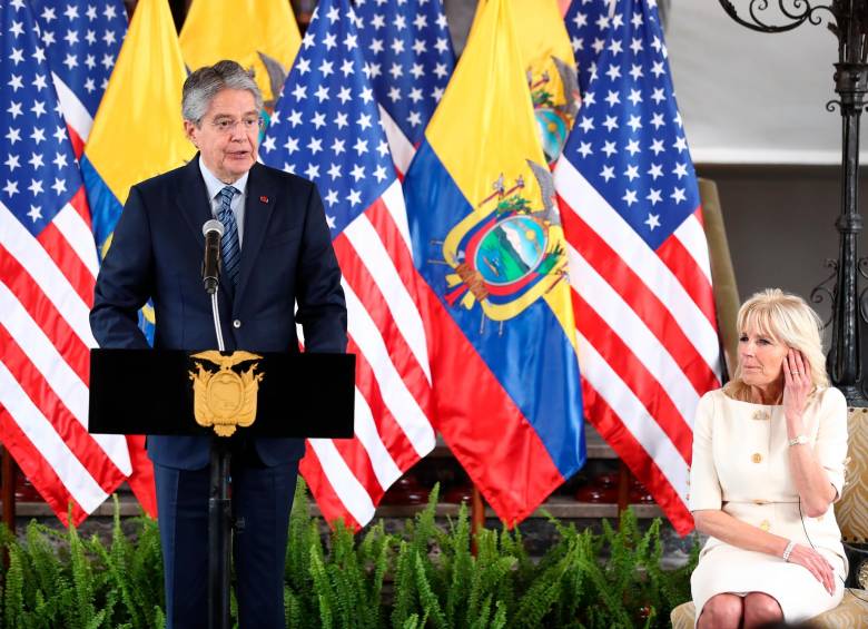 El presidente de Ecuador, Guillermo Lasso, en reunión con la primera dama de Estados Unidos, Jill Biden. FOTO: EFE