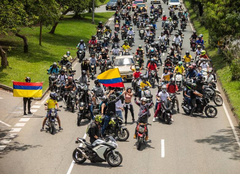 Huecos, multas y falta de pedagogía son algunas de a razones de los motociclistas para mantenerse en la protesta. FOTO: CARLOS VELÁSQUEZ