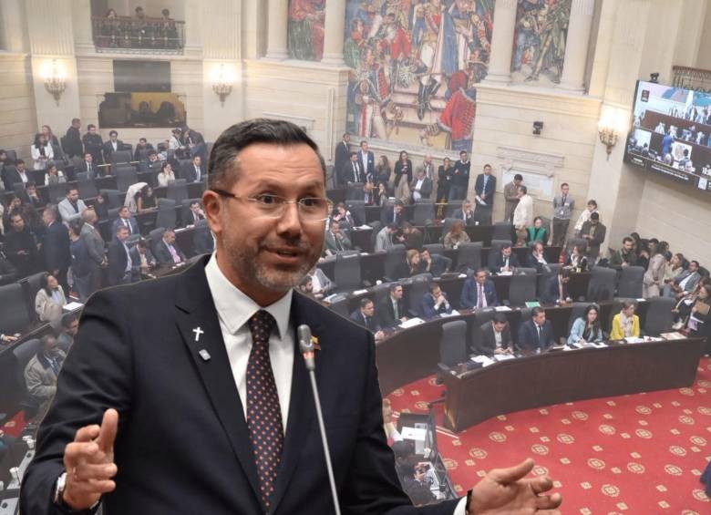 El ministro de Vivienda y exalcalde de Bucaramanga, Jaime Andrés Beltrán estuvo la semana pasada en el Senado dando sus explicaciones ante el llamado de moción de censura. FOTO: Senado y Colprensa