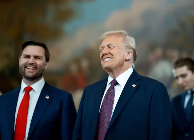 Donald Trump, con el vicepresidente J.D Vance. FOTO: Colprensa