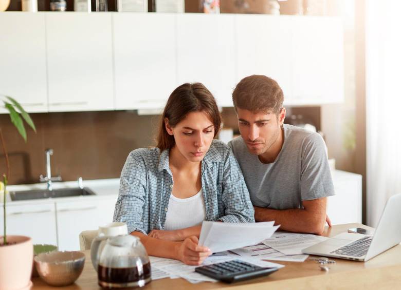 La combinación de inflación, tasas altas e impuestos reducirá el margen de maniobra de los hogares urbanos. FOTO: CORTESÍA