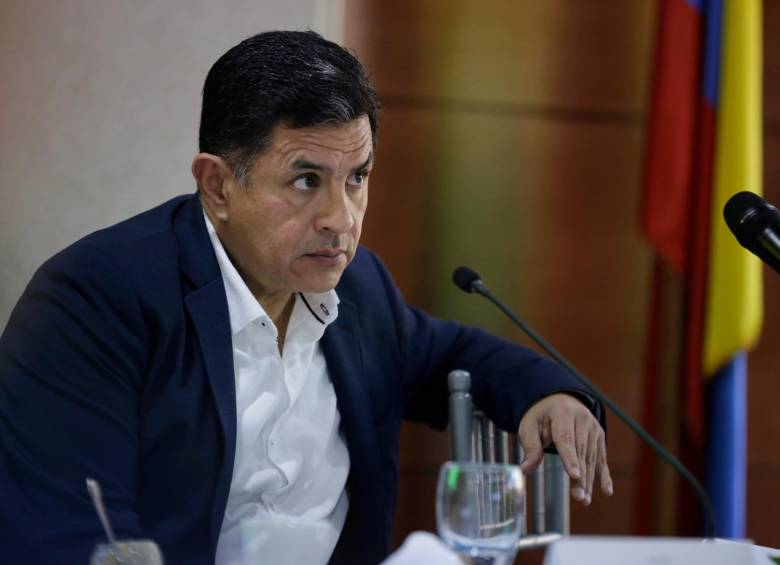 El alcalde de Cali, Jorge Iván Ospina, defendió la administración del exgerente de Emcali, Juan Diego Flórez, quien tuvo que renunciar a su cargo tras la polémica. FOTO: COLPRENSA