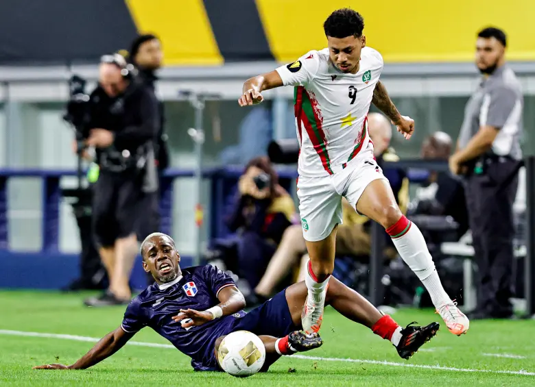 El seleccionado de Surinam busca clasificar a su primera Copa del Mundo. Hay quienes vaticinan que puede ser la sorpresa. FOTO getty 