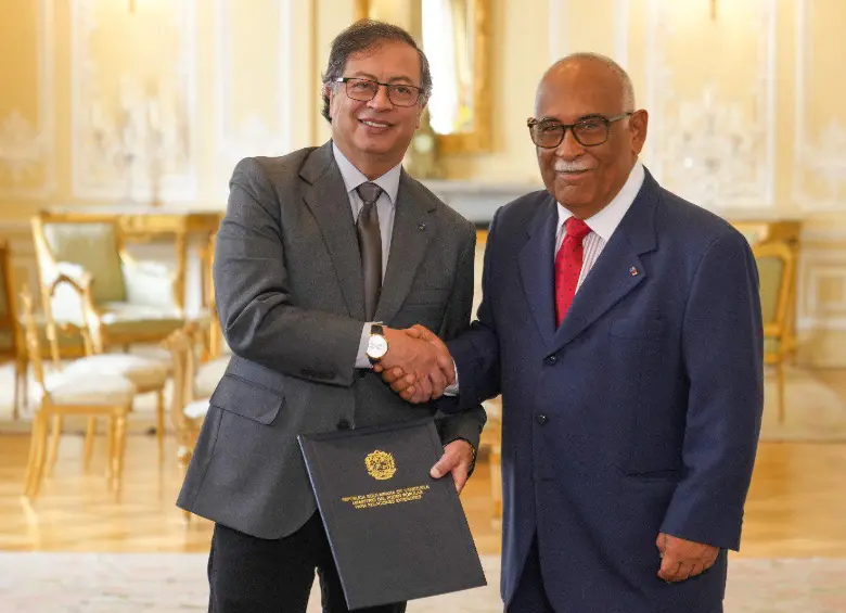 Carlos Martínez, (derecha) en una visita al presidente Gustavo Petro. FOTO: REDES SOCIALES
