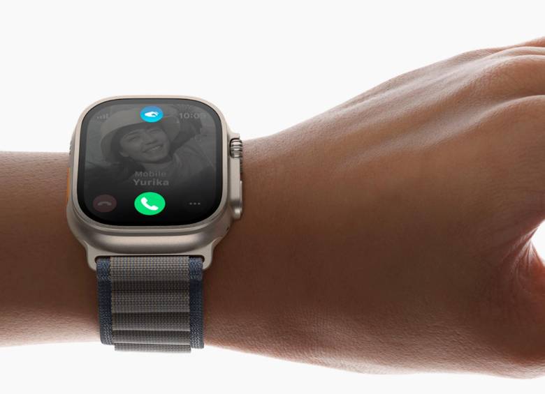 Al tocar dos veces el dedo índice y el pulgar de la manecilla del reloj, los usuarios pueden realizar muchas de las acciones más comunes en el Apple Watch Ultra 2. FOTO Cortesía Apple