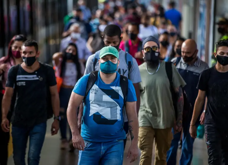 Una investigación que acaba de conocerse, encontró que en el material particulado que pulula en el Valle de Aburrá viajan bacterias que podrían potencialmente atacar a población vulnerable. Es un hallazgo fundamental que exige tomar decisiones urgentes para reducir drásticamente la contaminación atmosférica FOTO Camilo Suárez