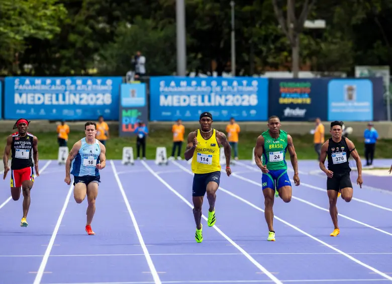 Ronal Longa (114 en la imagen) marcó 10 segundos en las semifinales de los 100 metros planos del Panamericano en Medellín y luego, en la final, triunfo con el registro de 9.85 segundos. FOTO CAMILO SUÁREZ