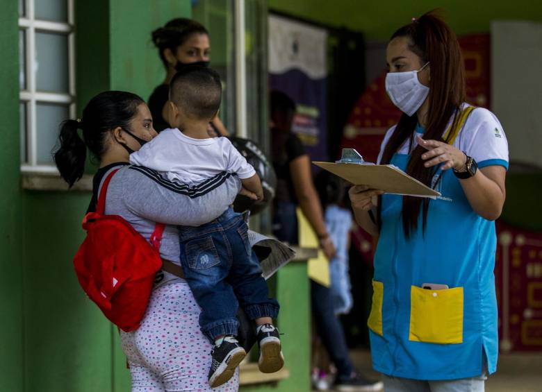 Descripción: Recorrido por sede de Buen Comienzo de Manrique (Montecarlo) y Robledo Aures, donde se abre matriculas e inician actividad con los niños en modalidad de alternancia . Personajes: . Fecha de evento: 24/02/2021. Foto: Julio César Herrera E.