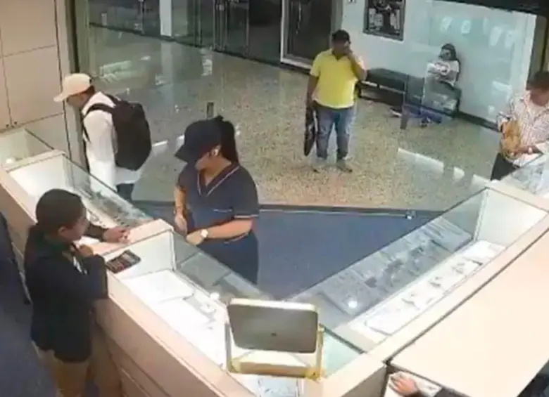 Con el policía, ya son 6 las personas capturadas por el intento de robo ocurrido el pasado 29 de noviembre. FOTO: Captura de video