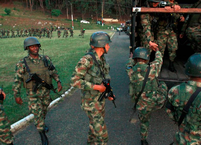 Description: Según analistas, la Fuerza Pública ha perdido autonomía para desarrollar sus operativos. Además, las treguas con grupos armados limitaron su campo de acción, lo que ha disparado la inseguridad en algunos sectores del país. FOTO julio césar herrera