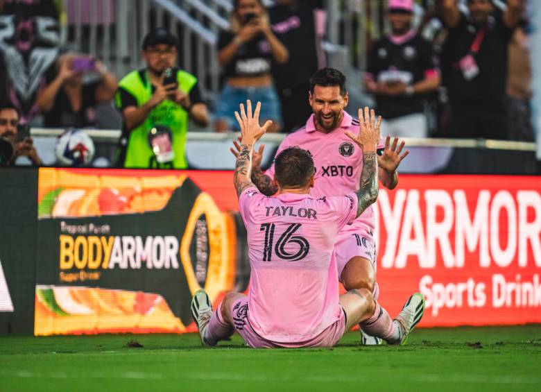 Lionel Messi y Robert Taylor, las figuras del Inter Miami, ambos marcaron doblete. FOTO @InterMiamiCF