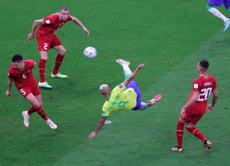 En la imagen el segundo gol de Richarlison, la mejor anotación en lo corrido del Mundial. FOTO EFE