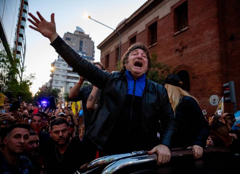 Con el 99,28% de las mesas escrutadas, Javier Milei ganó las presidenciales en Argentina con 14,4 millones de votos y derrotó al candidato del oficialismo, Sergio Massa, quien sumó 11,5 millones de votos. FOTO GETTY