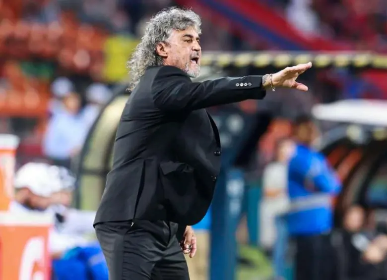 El entrenador antioqueño Leonel Álvarez sigue siendo una de las opciones más claras para llegar al banco del Independiente Medellín. FOTO MANUEL SALDARRIAGA 