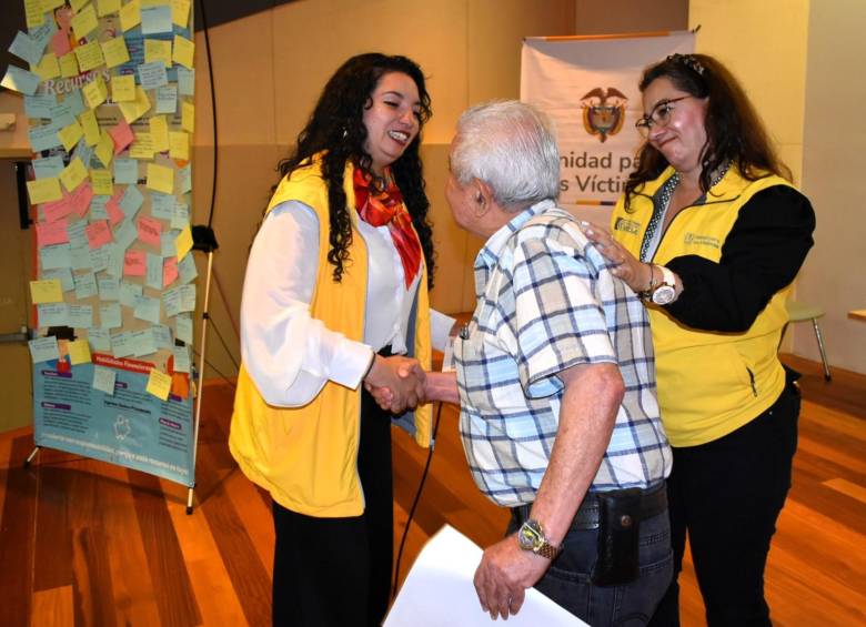 Con una inversión que supera los $2.647 millones de pesos, la Unidad para las Víctimas inició este mes de junio la notificación de 189 indemnizaciones individuales en Antioquia. FOTO: Unidad para las Víctimas