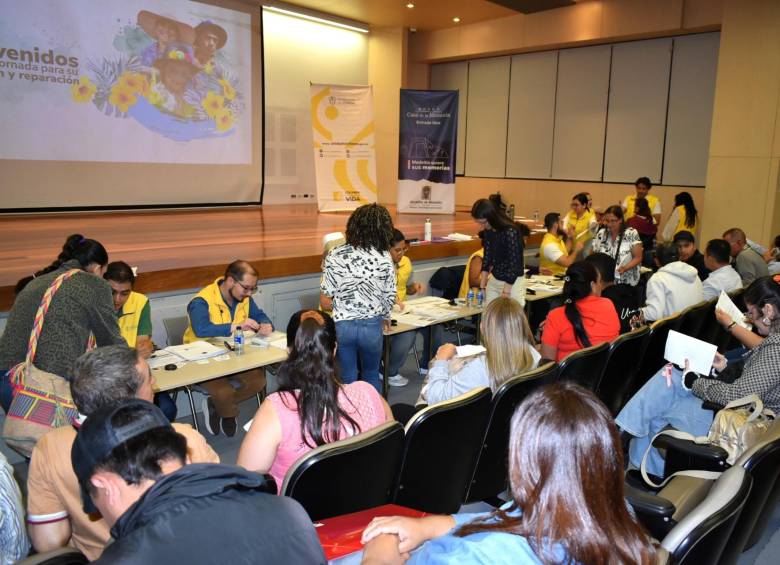 La jornada más grande a cargo de la Unidad para las Víctimas se cumplió en Medellín para 151 personas, quienes recibieron los pagos como medida de reparación. FOTO: Unidad para las Víctimas