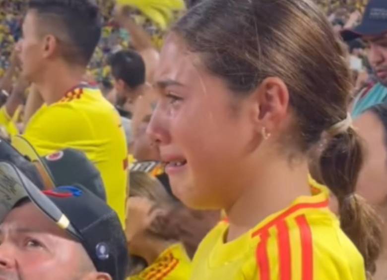 La pequeña Salomé Rodríguez destacó por su emotiva reacción en medio de la celebración en las tribunas. FOTO: Captura de video Instagram