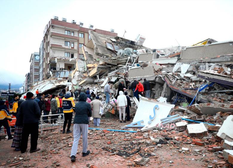 Las autoridades y los organismos de socorro temen que la cifra de víctimas mortales sea todavía mayor por la gran cantidad de edificaciones derrumbadas. Foto: Getty