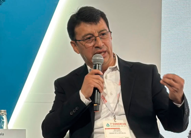 El senador Richard Fuelantala fue sancionado por AICO por no acatar las directrices del Gobierno, quedando en duda su participación en la votación. FOTO: X @FuelantalaR