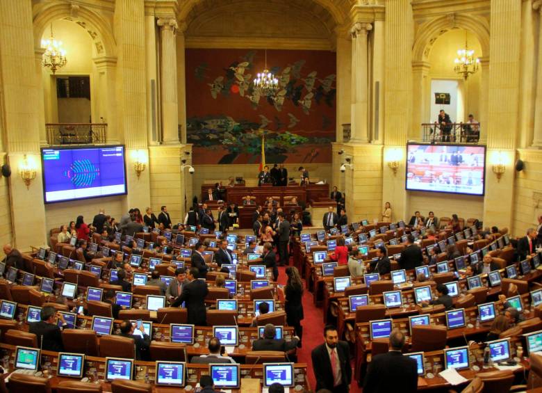 La propuesta de un año más de mandato no cobijaría al presidente Petro, aclararon los ponentes. FOTO COLPRENSA