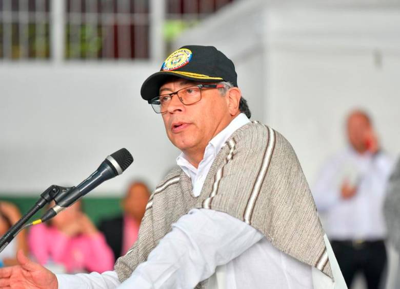 El presidente Gustavo Petro dijo que los grupos armados en Colombia son, apenas, sirvientes de los carteles que operan fuera del país. FOTO CORTESÍA 