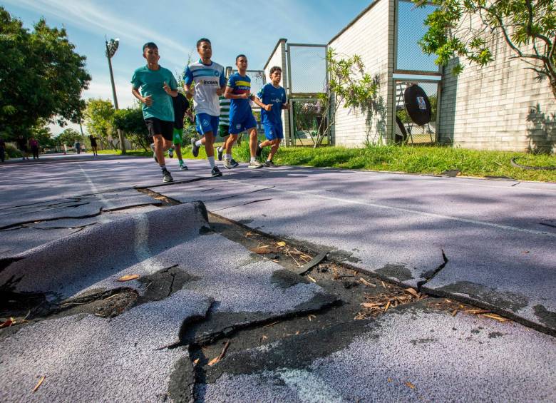 Aspecto de la pista de atletismo de la Unidad Deportiva de Belén. FOTO: Esneyder Gutiérrez Cardona