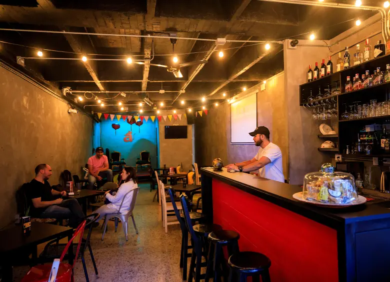 Doña Ratona Cabaret abre su escenario para los artistas emergentes de la ciudad. FOTO Camilo Suárez