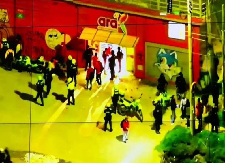 Los disturbios en la zona se extendieron hasta altas horas de la noche. Foto: Captura de video redes sociales. 