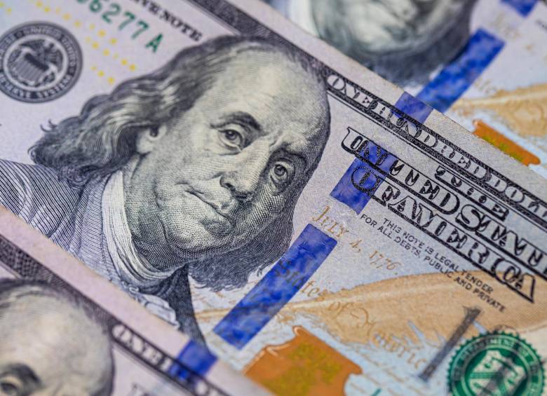 El dólar en el último día de cotización de la semana, en horas de la tarde, se fortaleció. FOTO: CARLOS VELÁSQUEZ