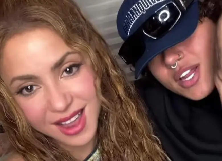 Shakira y Beéle interpretaron “Algo tú” por primera vez en vivo durante el concierto que la cantante ofreció en el Zócalo de Ciudad de México antes de su lanzamiento oficial. FOTO redes sociales