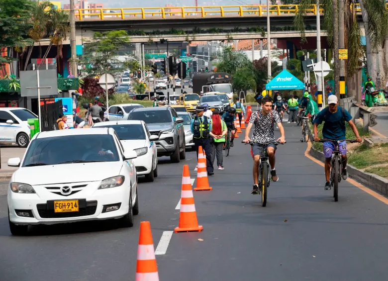 La ciclovía en la vía del Alto de Las Palmas es una de las más recientes que se tienen en la ciudad y una de las que mayor afluencia de gente tiene. Foto: El Colombiano