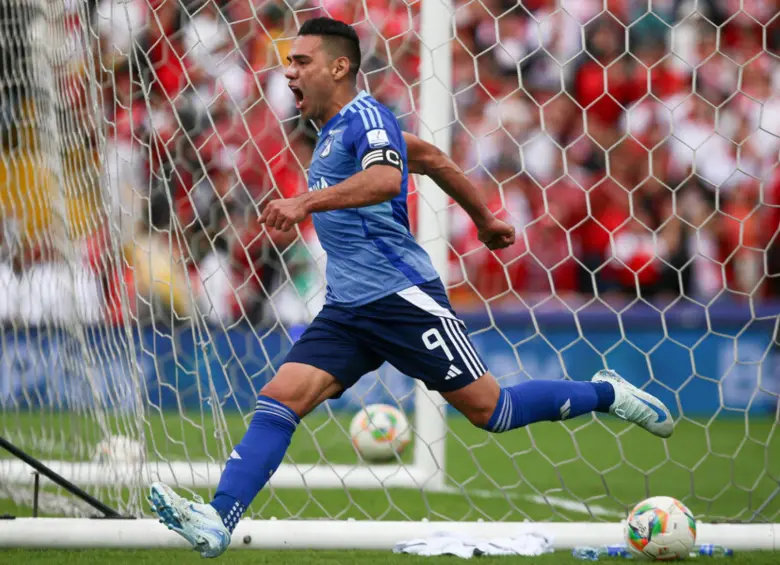 Los dos clásicos entre Millonarios y Santa fe generaron polémicas y acciones extradeportivas que provocaron sanciones de Dimayor. Foto: Colprensa