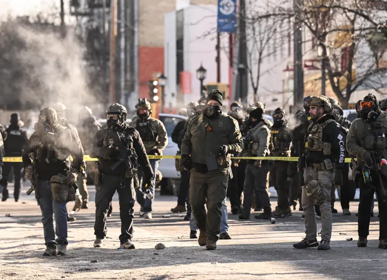 El Gobierno de EE. UU. afirmó que un hombre fue abatido en Mineápolis. Según las autoridades, el sujeto estaba armado y “se resistió violentamente”. FOTO: AFP