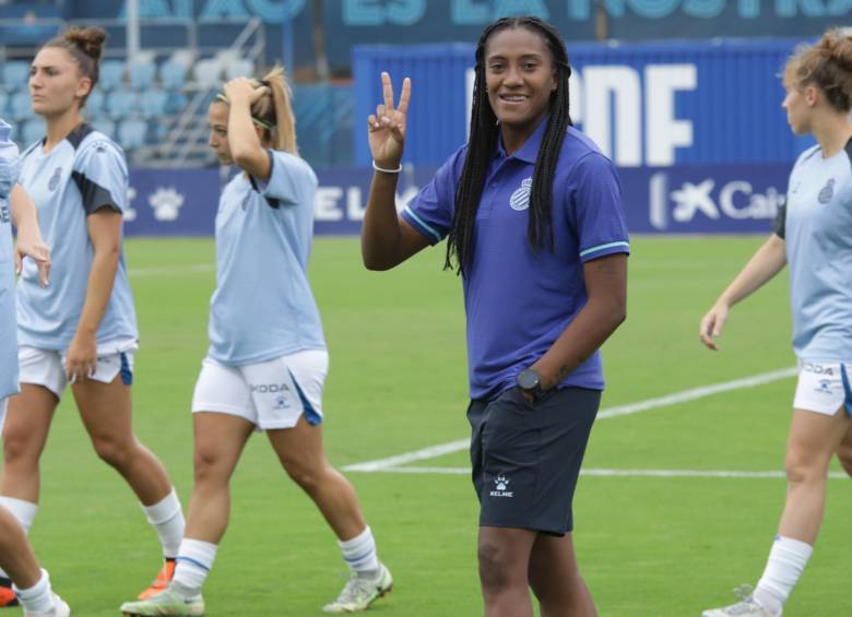 Daniela Caracas en un reconocimiento de campo con Espanyol. FOTO: REDES SOCIALES ESPANYOL