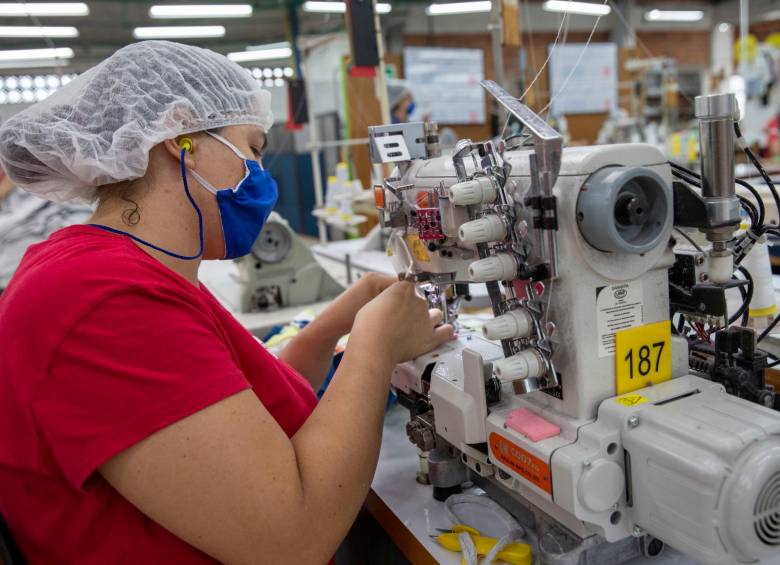 El caso más vistoso es el de la industria, cuya Expectativa Neta de Empleo se ubicó en 61% para el trimestre. FOTO EDWIN BUSTAMANTE