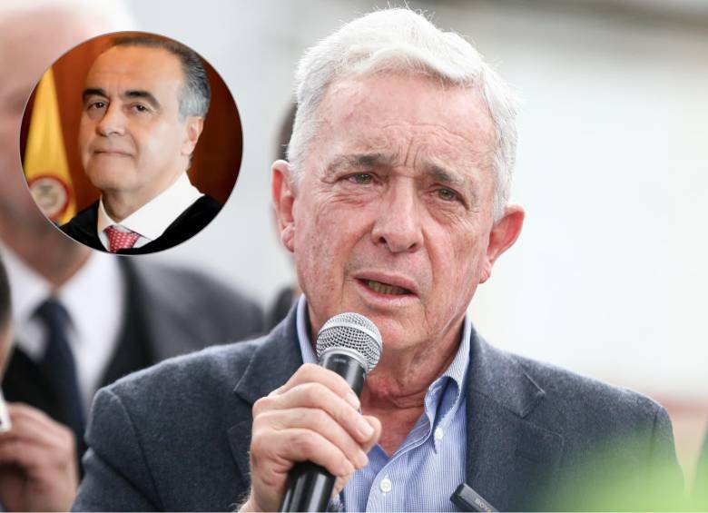 Expresidente Álvaro Uribe y el magistrado Carlos Roberto Solórzano Garavito. Foto: Colprensa